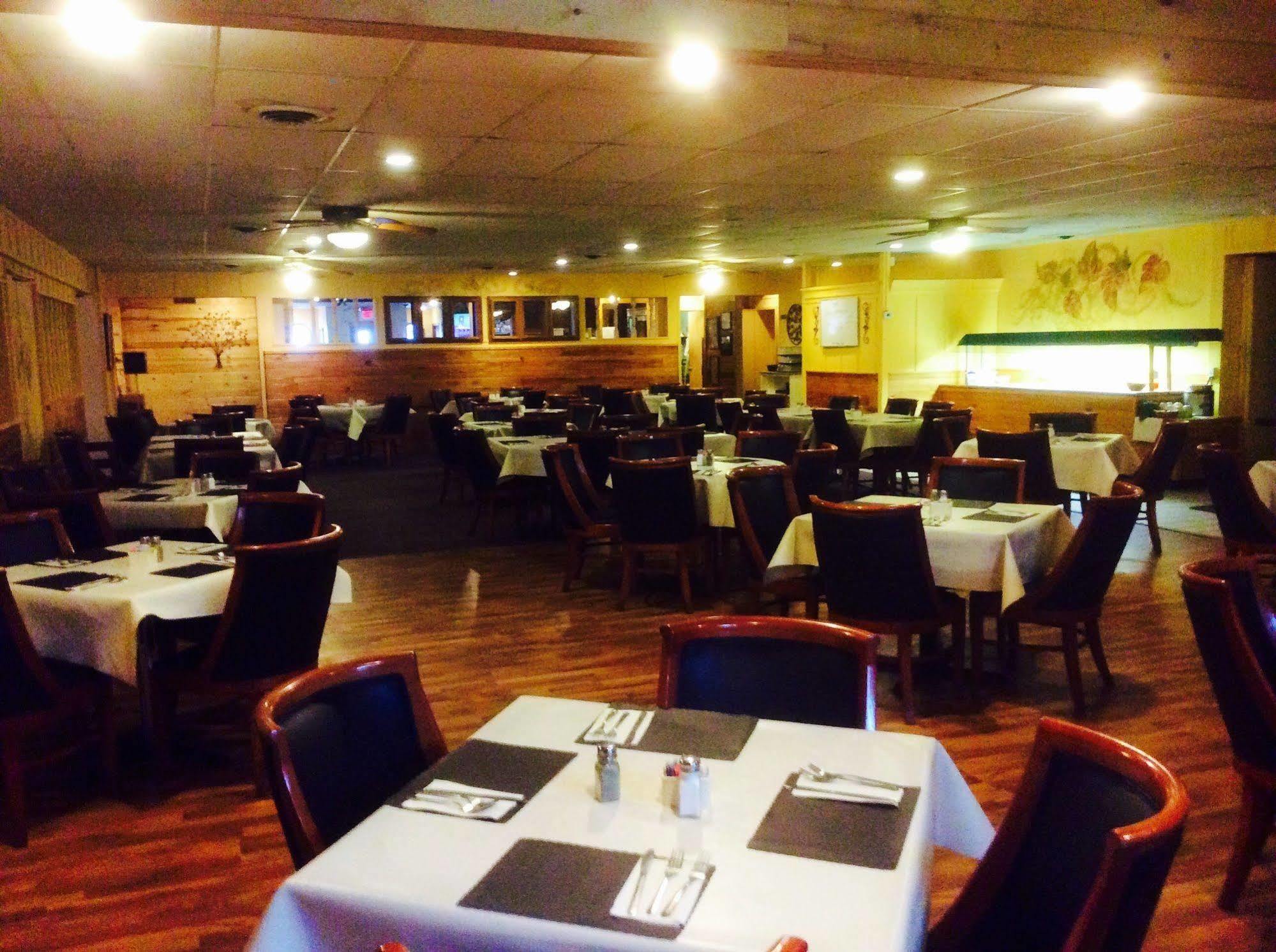 Forty Club Inn Deerwood 외부 사진