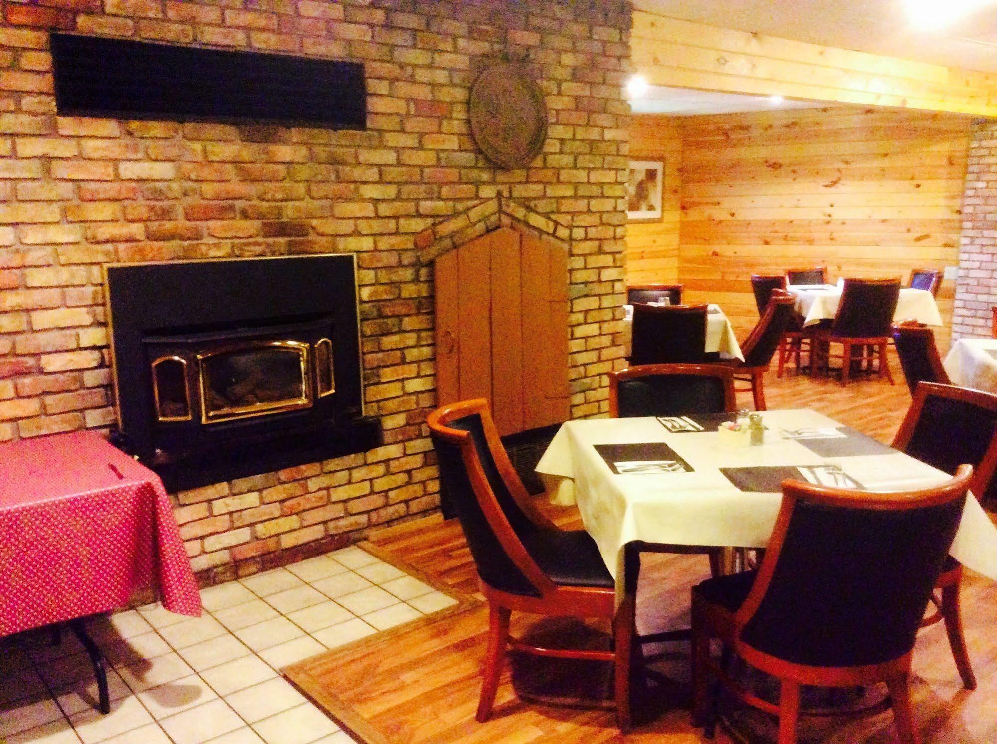 Forty Club Inn Deerwood 외부 사진