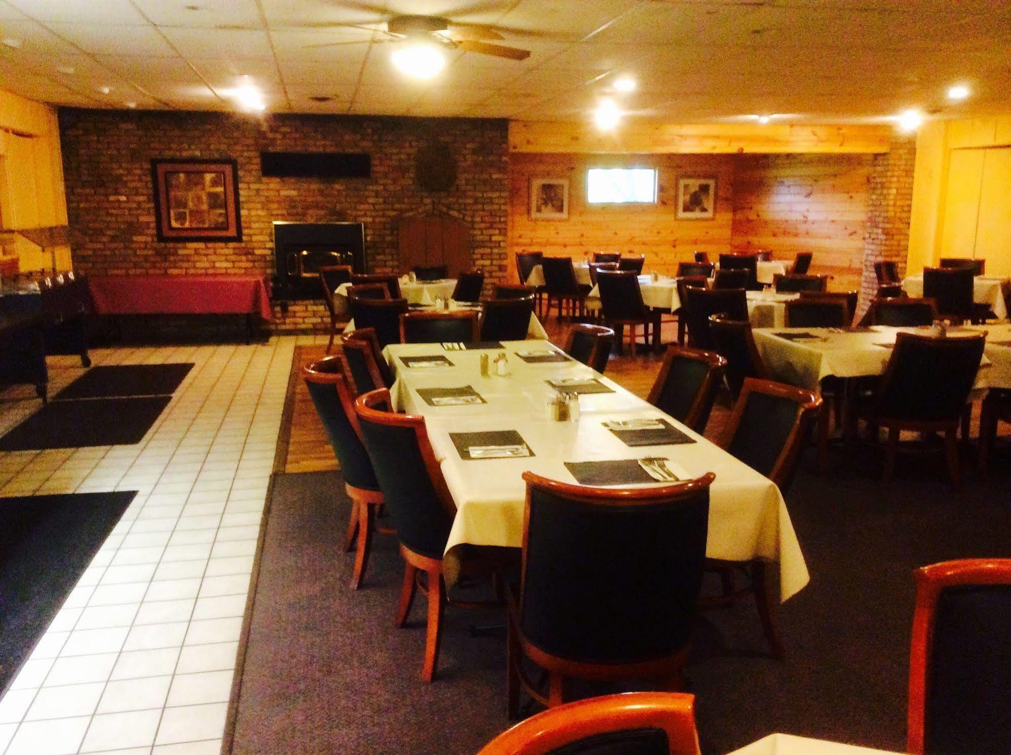 Forty Club Inn Deerwood 외부 사진