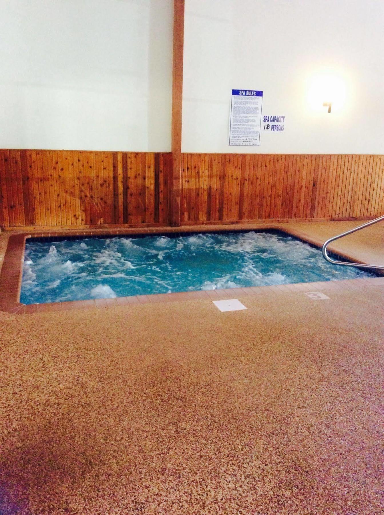 Forty Club Inn Deerwood 외부 사진